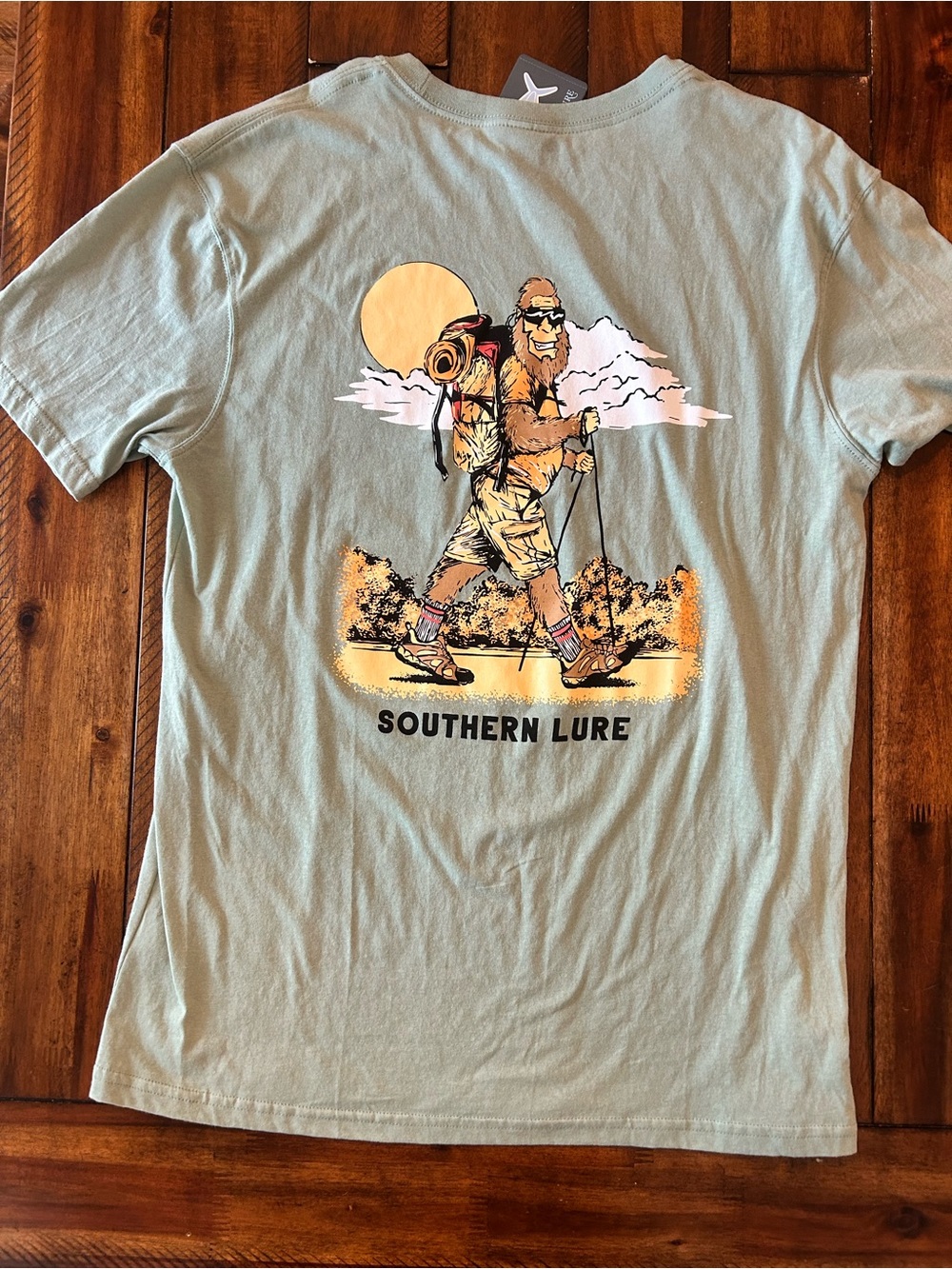 Southern Lure Men's Short-Sleeve Graphic Tee in Sage Green
